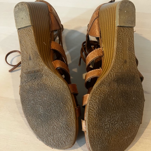 STEVE MADDEN GLADIATOR SANDAL - Picture 4 of 6